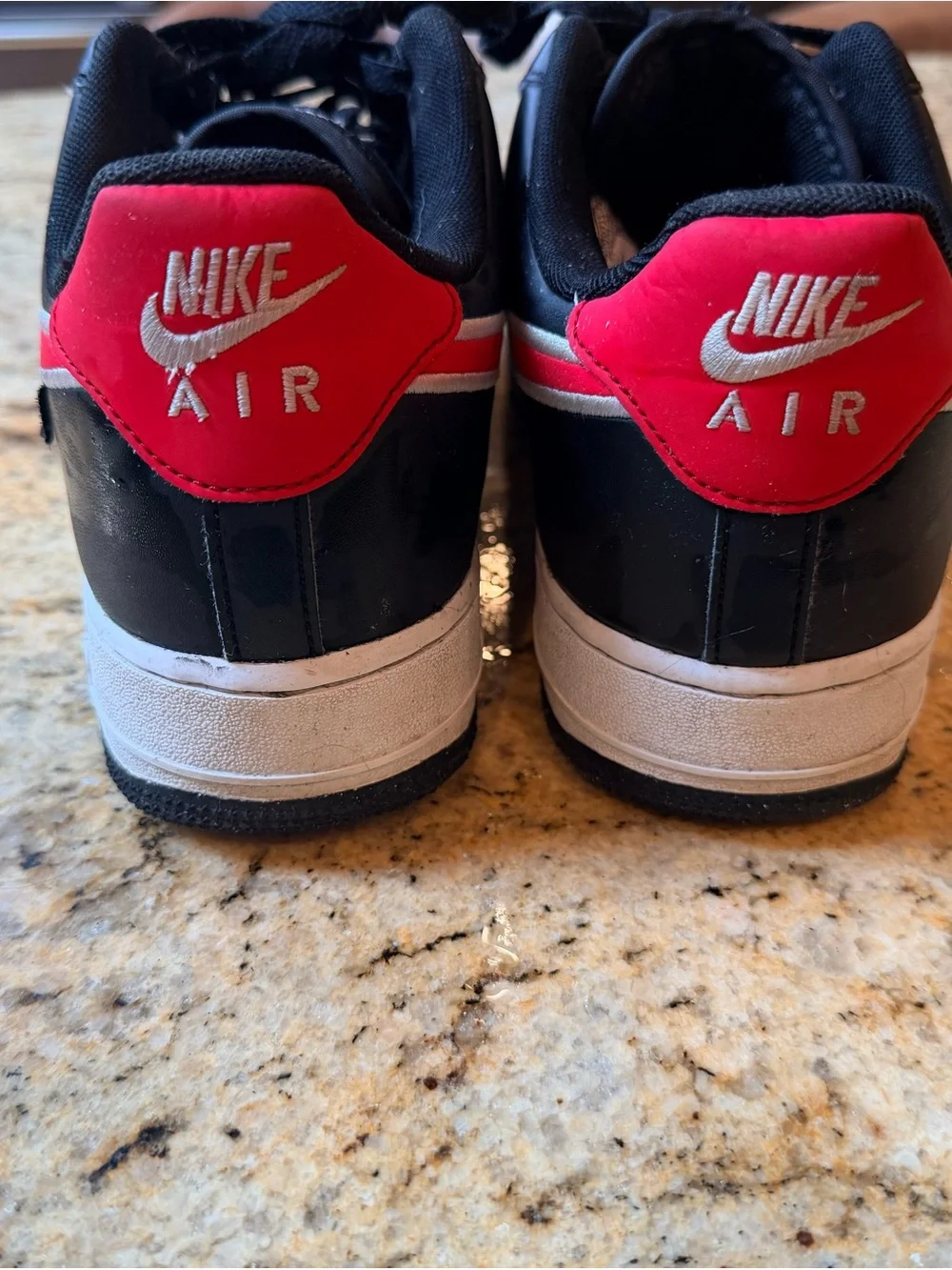 Nike Low-Top Sneaker — Black, White & Red